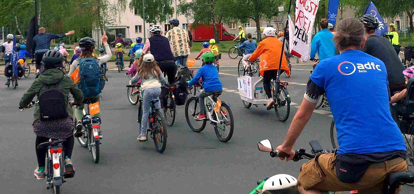 KidicalMass Demo in Berlin Mitte
