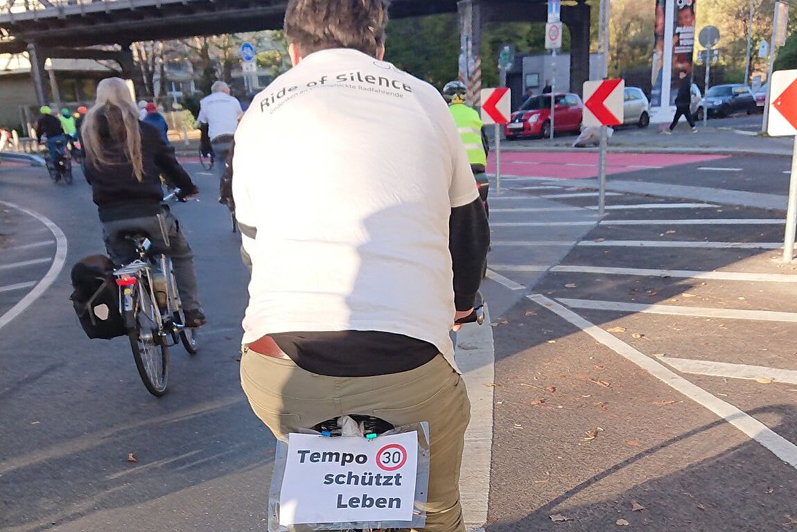 VisionZero-Demo zur Mahnwache für getötete Radfahrerin VisionZero-Demo zur Mahnwache für getötete Radfahrerin