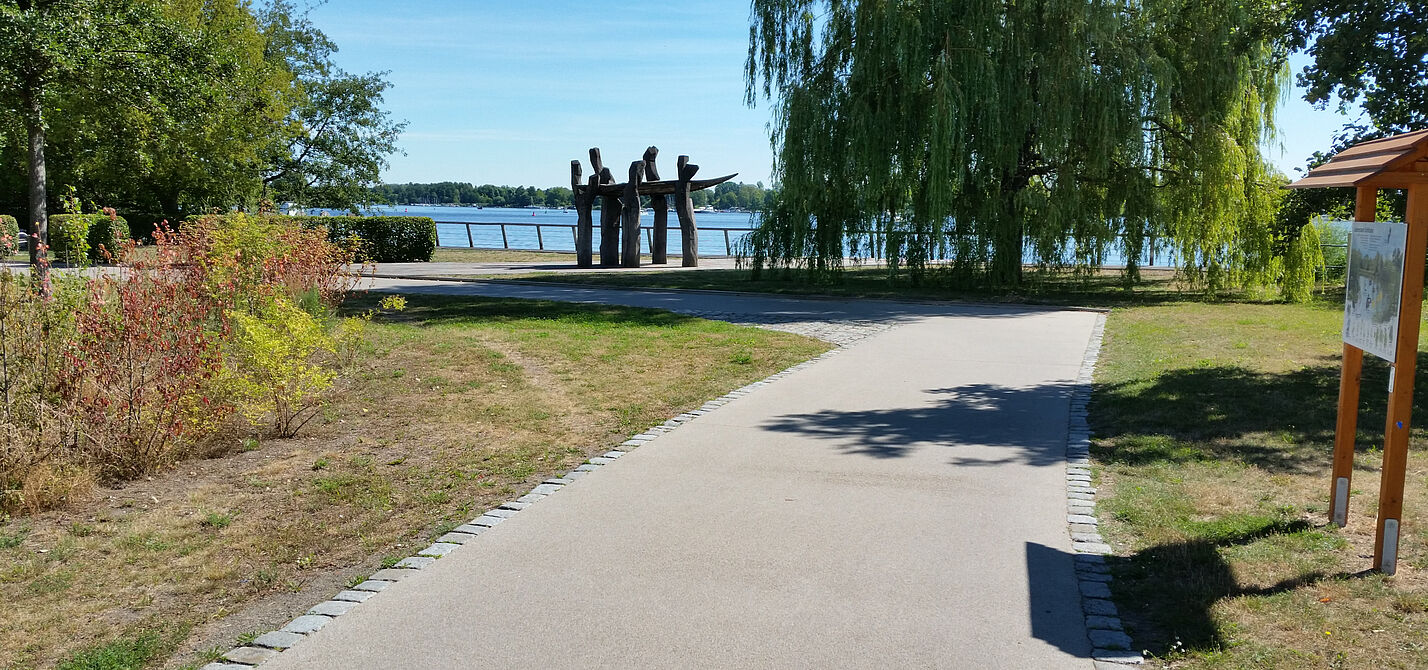 Blick von der Uferpromenade auf den Nieder Neuendorfer See.