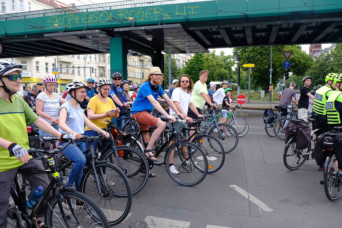 Der Zug aus Wedding trifft auf den Zug aus Pankow. 48. ADFC-Sternfahrt.