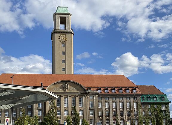 ADFC Kieztour vor dem Rathaus Spandau ADFC Kieztour vor dem Rathaus Spandau
