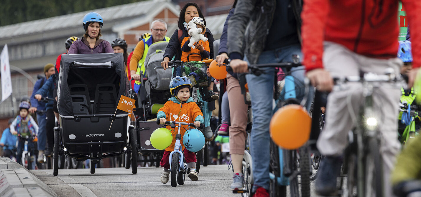 Kinder sind selbständig unterwegs bei der Kidical Mass Berlin