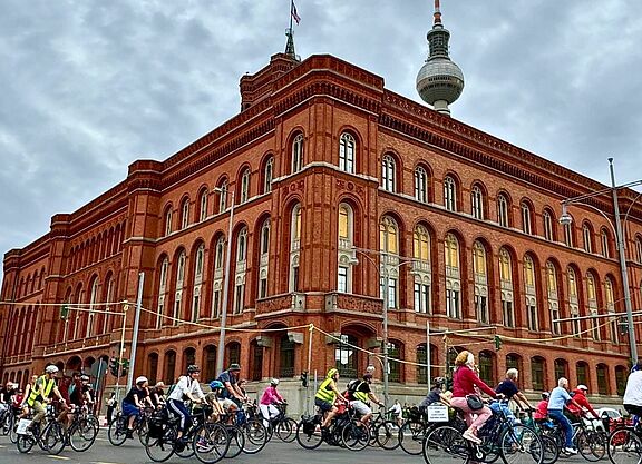 12.09. - Fahrraddemos zum Roten Rathaus
