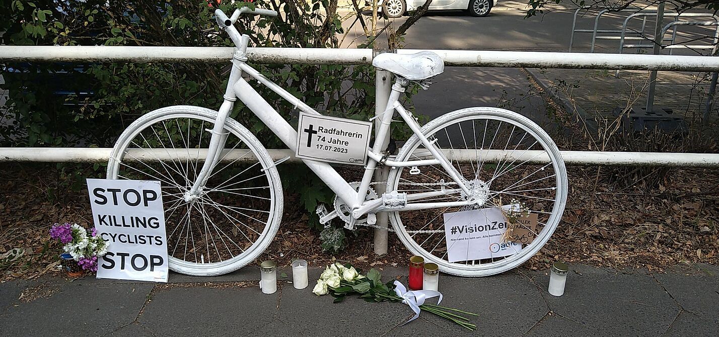 weißes Geisterrad für getötete 74-jährige Radfahrerin 