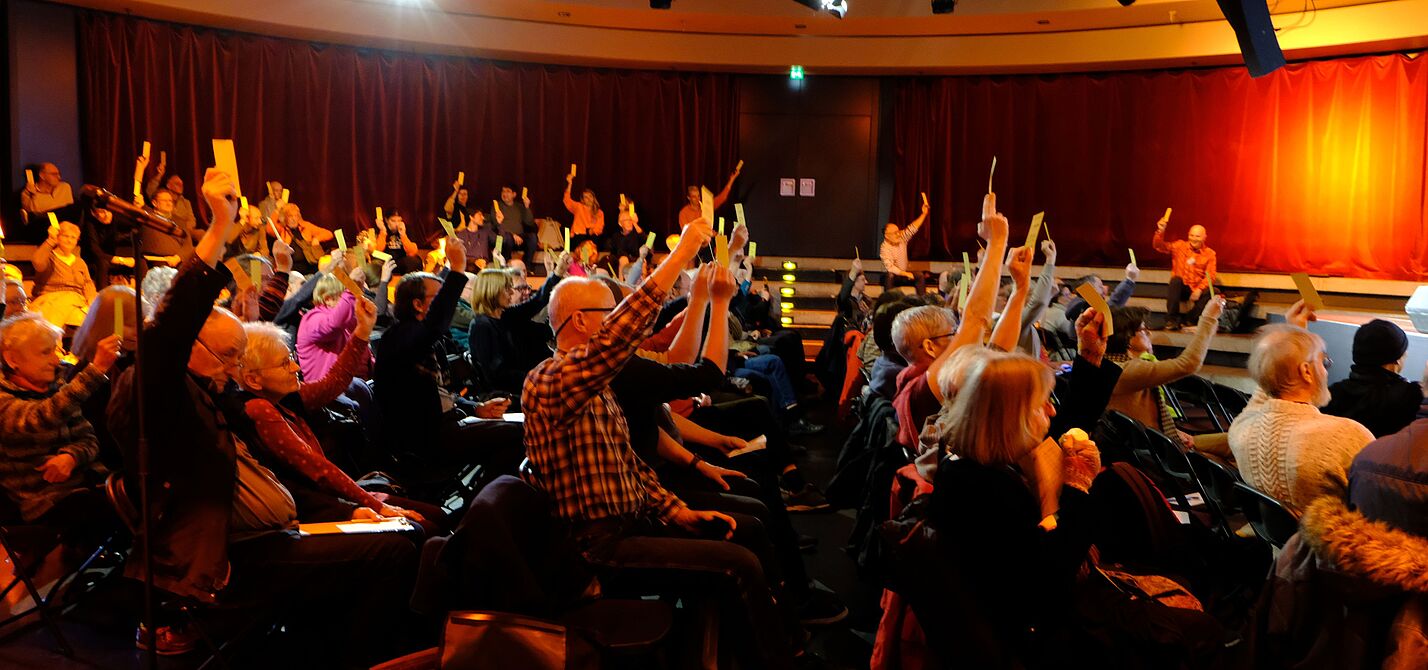 Abstimmung bei der Mitgliederversammlung 2024