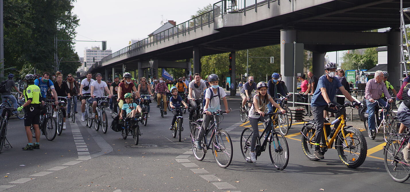 Kinder auf Fahrraddemo