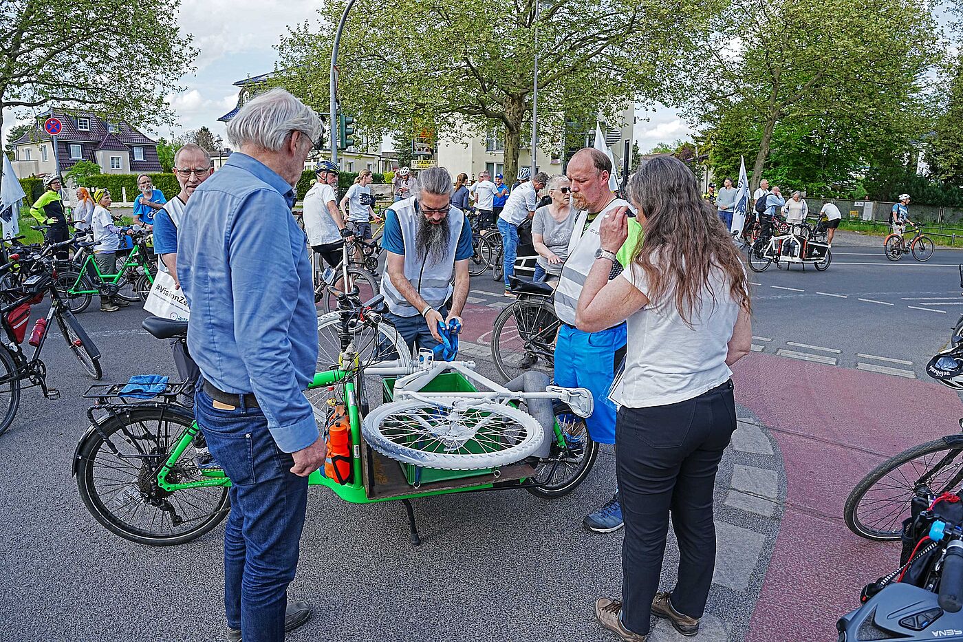 GR_2026-05-04_ChristophDuerschlag_02.jpg Gedenken und Geisterrad-Aufstellung am Unfallort Neuköllner Straße Ecke Alt Rudow