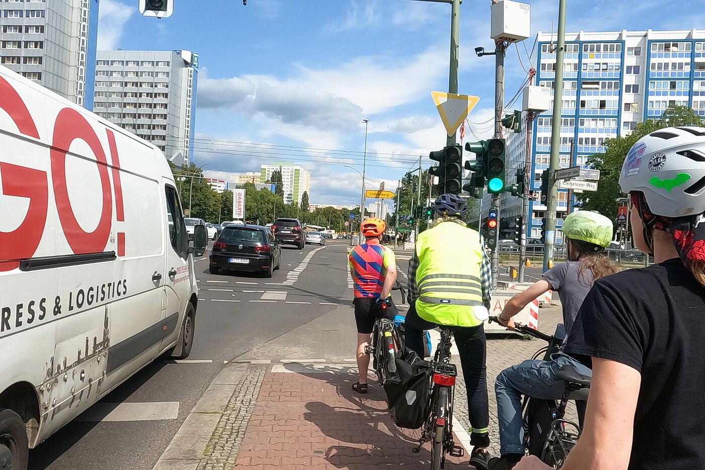 Hochbordradweg auf der Landsberger Allee