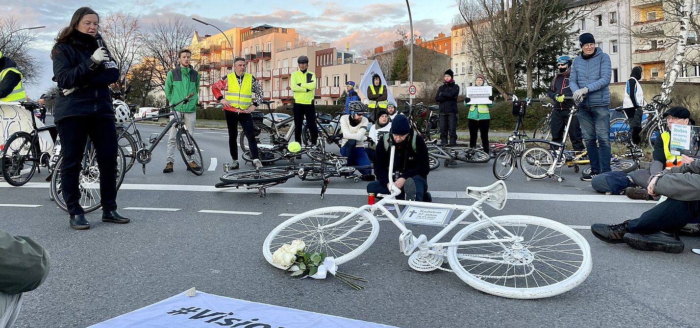 Mahnwache für getöteten Radfahrer in Spandau