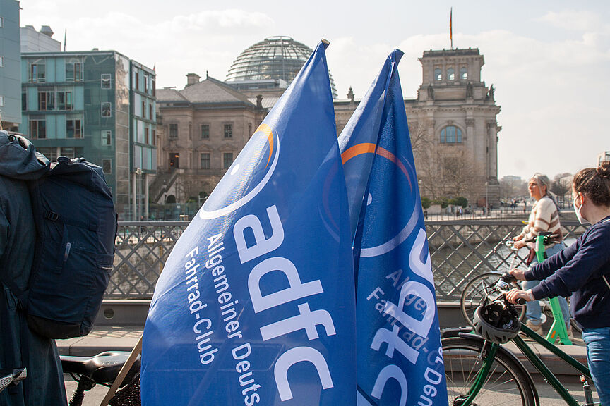 Klimastreik 25. März 2022 Der ADFC demonstrierte beim Globalen Klimastreik am 25.03.2022 für Klimaschutz und das Fahrradland.