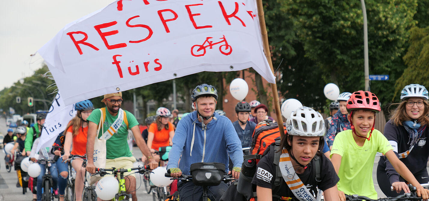 Zum Abschluss jedes jufafes gibt es eine Fahrrad-Demo.